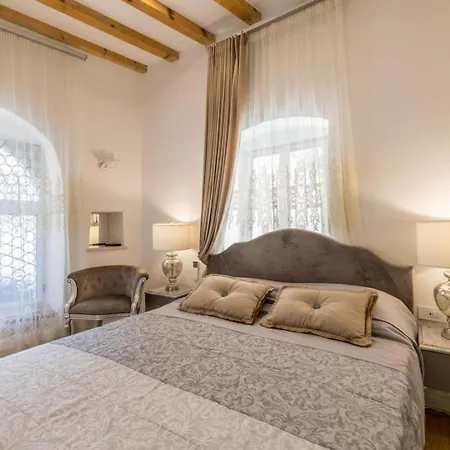 Apartment Luxury Gothic Old Town