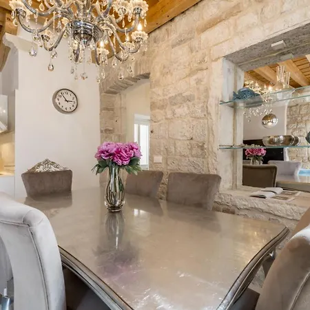 Luxury Gothic Old Town Apartment