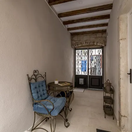 Apartment Luxury Gothic Old Town