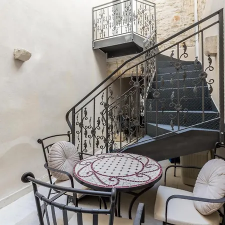 Luxury Gothic Old Town Apartment