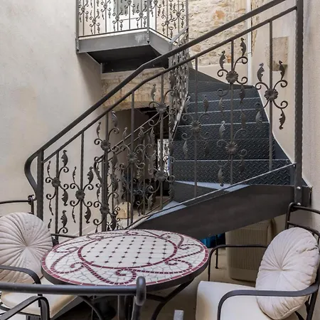 Apartment Luxury Gothic Old Town