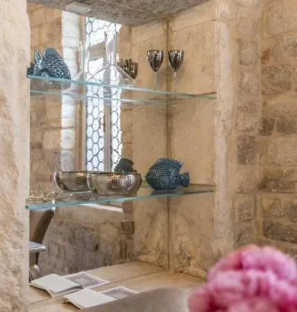 Luxury Gothic Old Town Apartment *