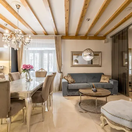 Apartment Luxury Gothic Old Town