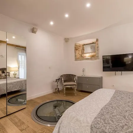 Apartment Luxury Gothic Old Town